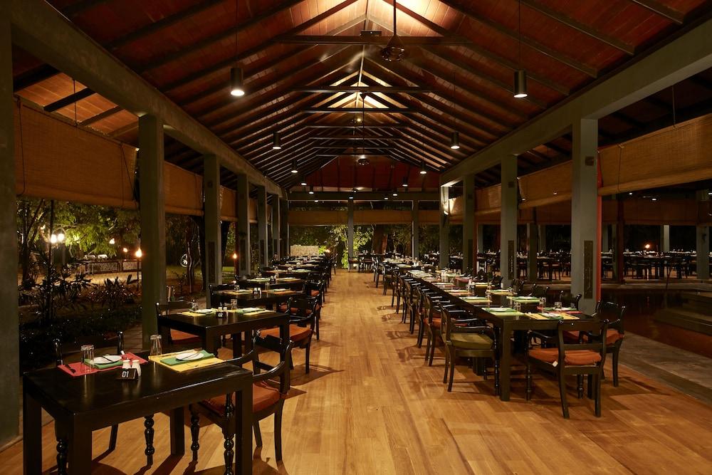 Hotel Sigiriya Exterior foto The interior of the restaurant