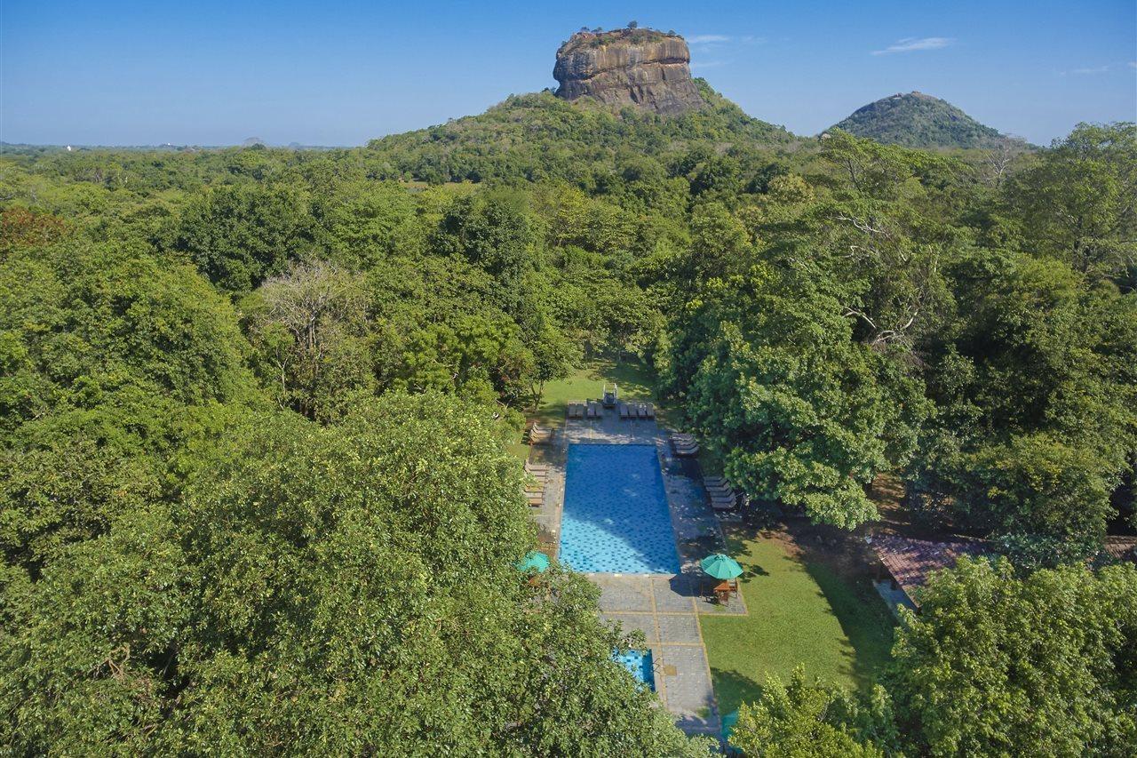 Hotel Sigiriya Exterior foto Sigiriya Rock
