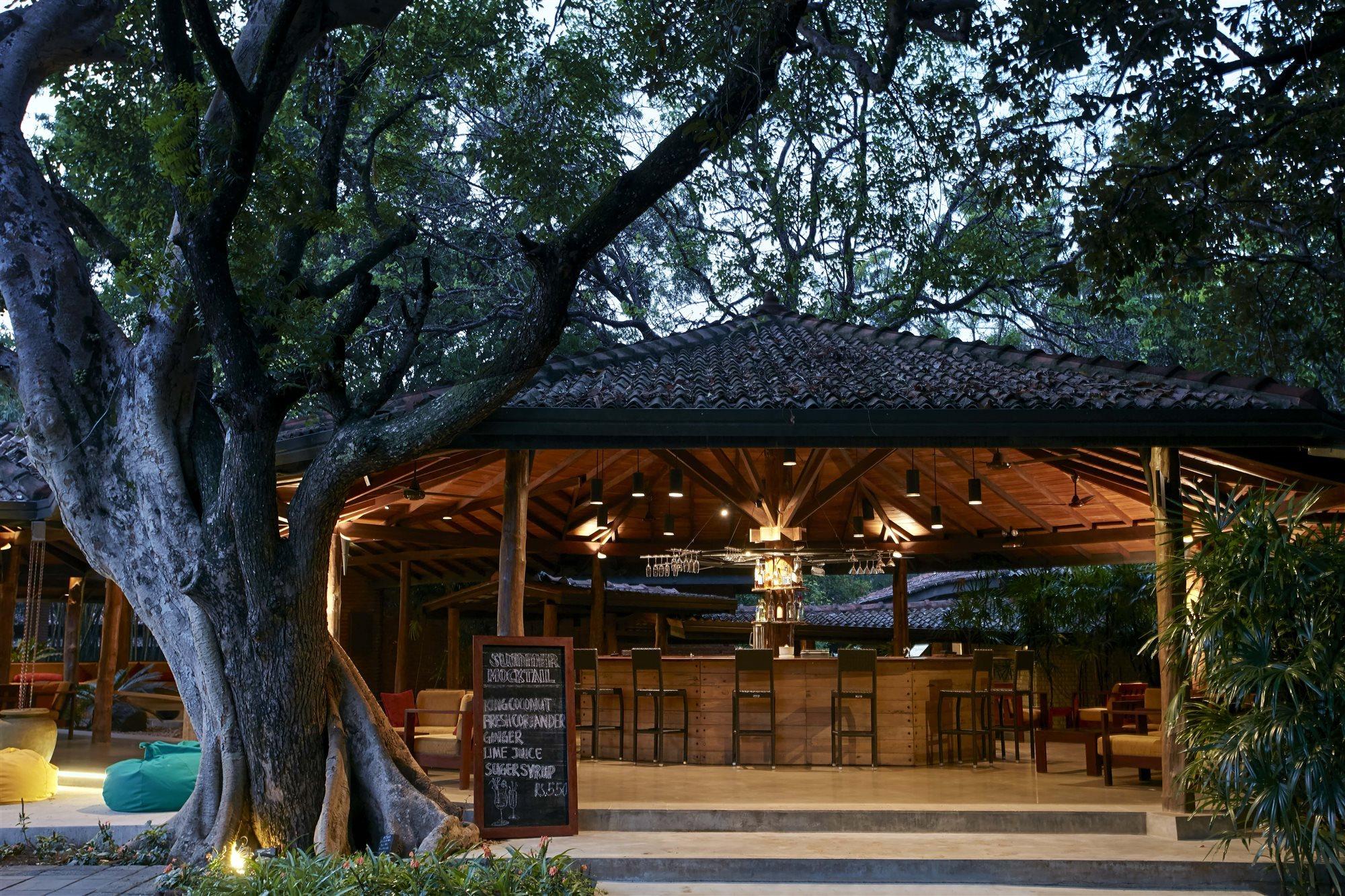 Hotel Sigiriya Exterior foto The bar at the Treehouse