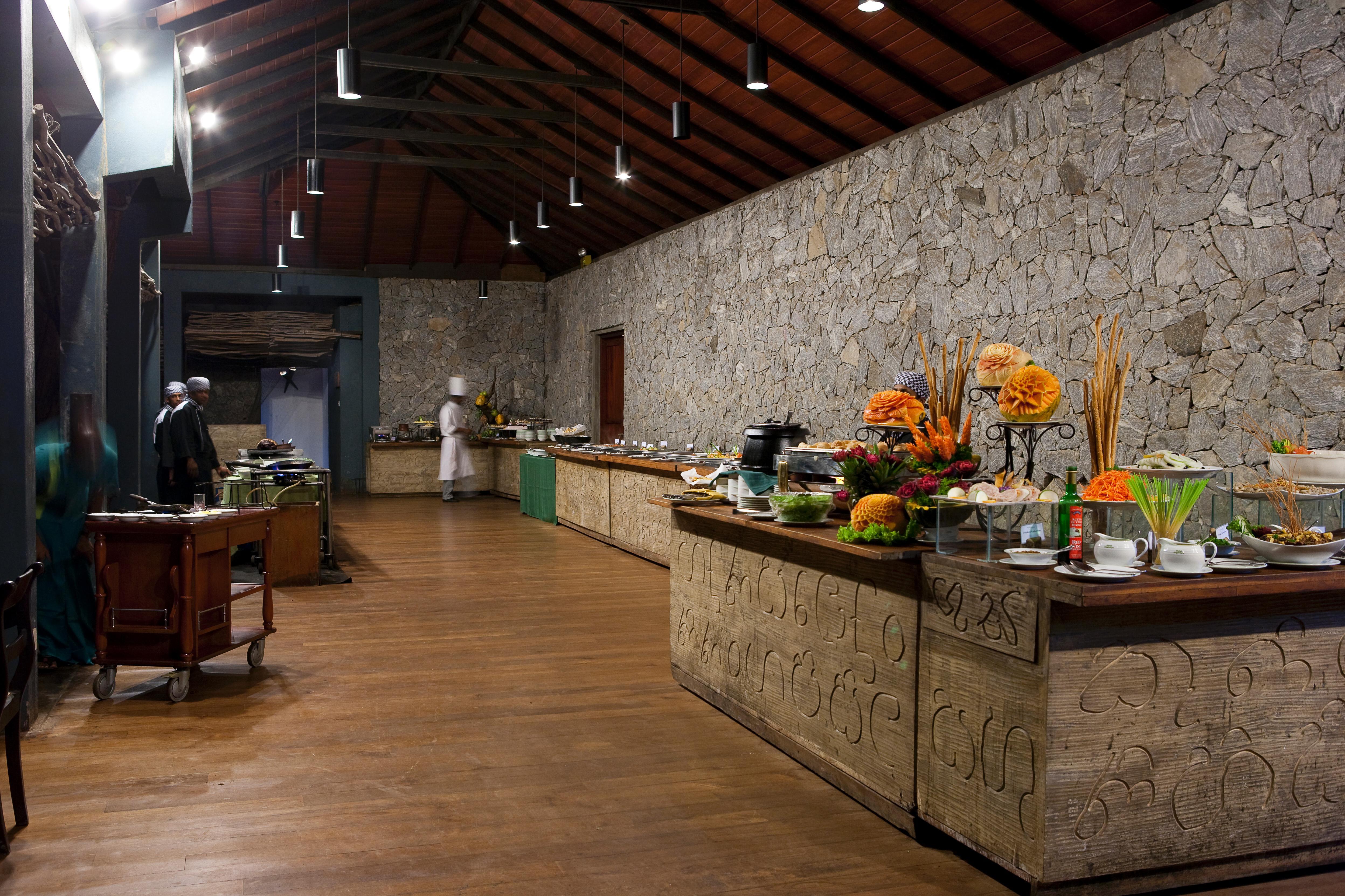 Hotel Sigiriya Exterior foto The buffet at the restaurant