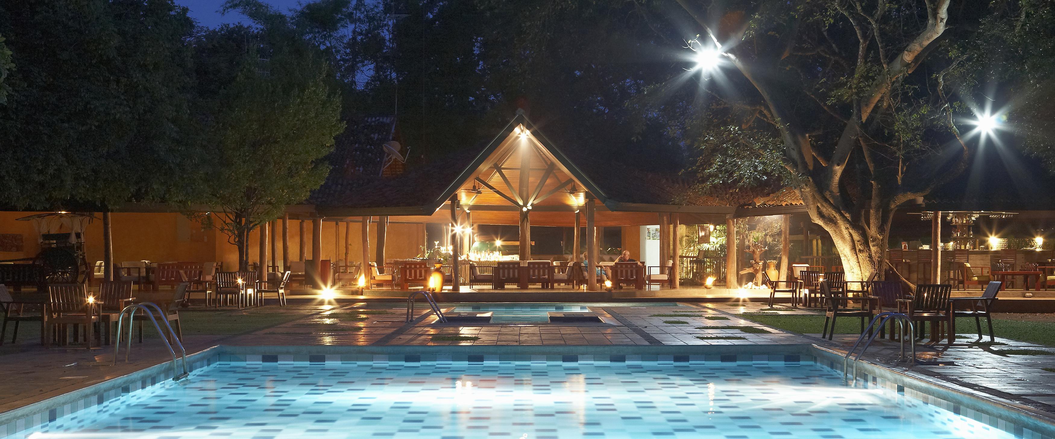 Hotel Sigiriya Exterior foto The swimming pool at the hotel