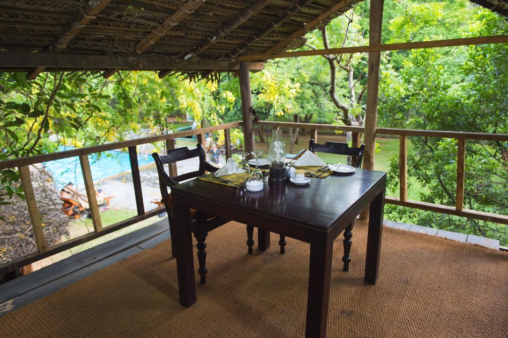 Hotel Sigiriya Exterior foto The restaurant at the resort