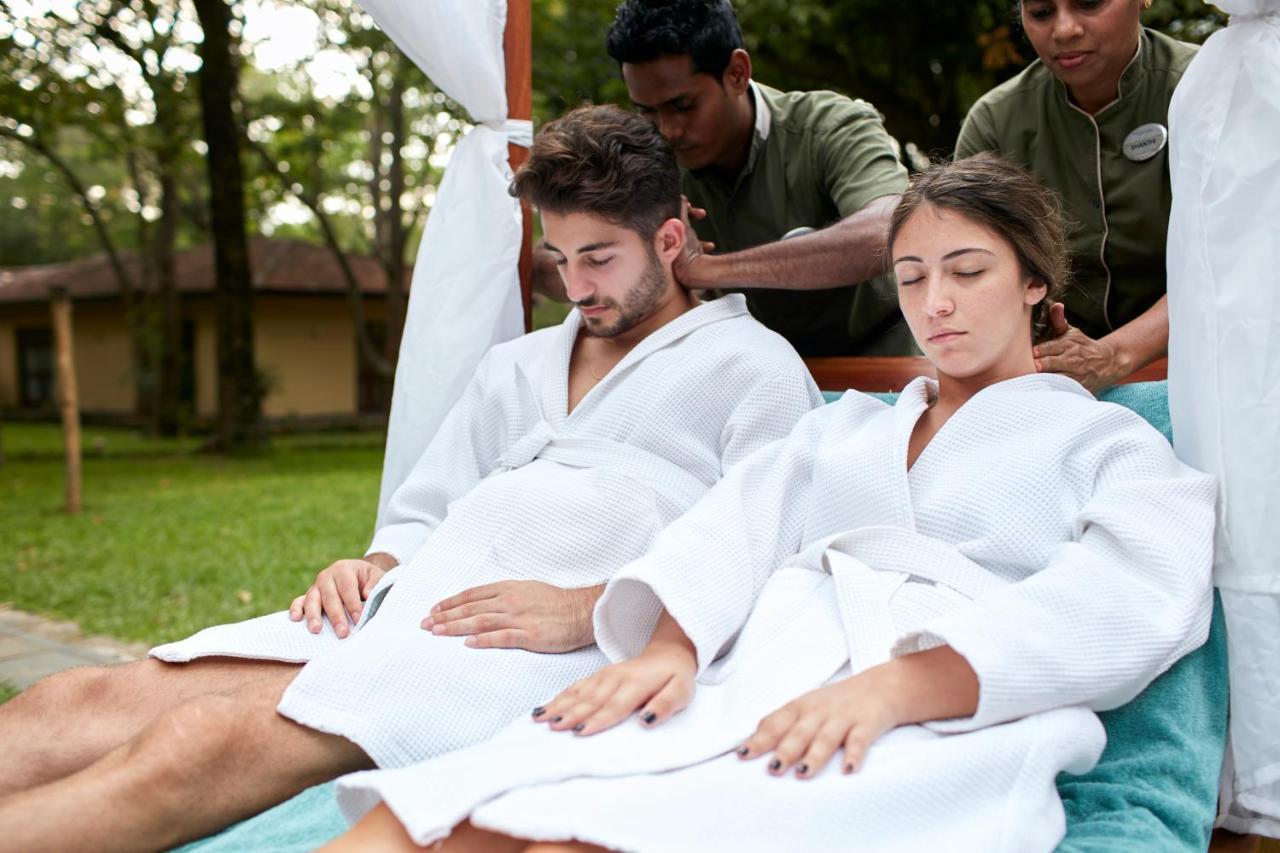 Hotel Sigiriya Exterior foto Spa treatment