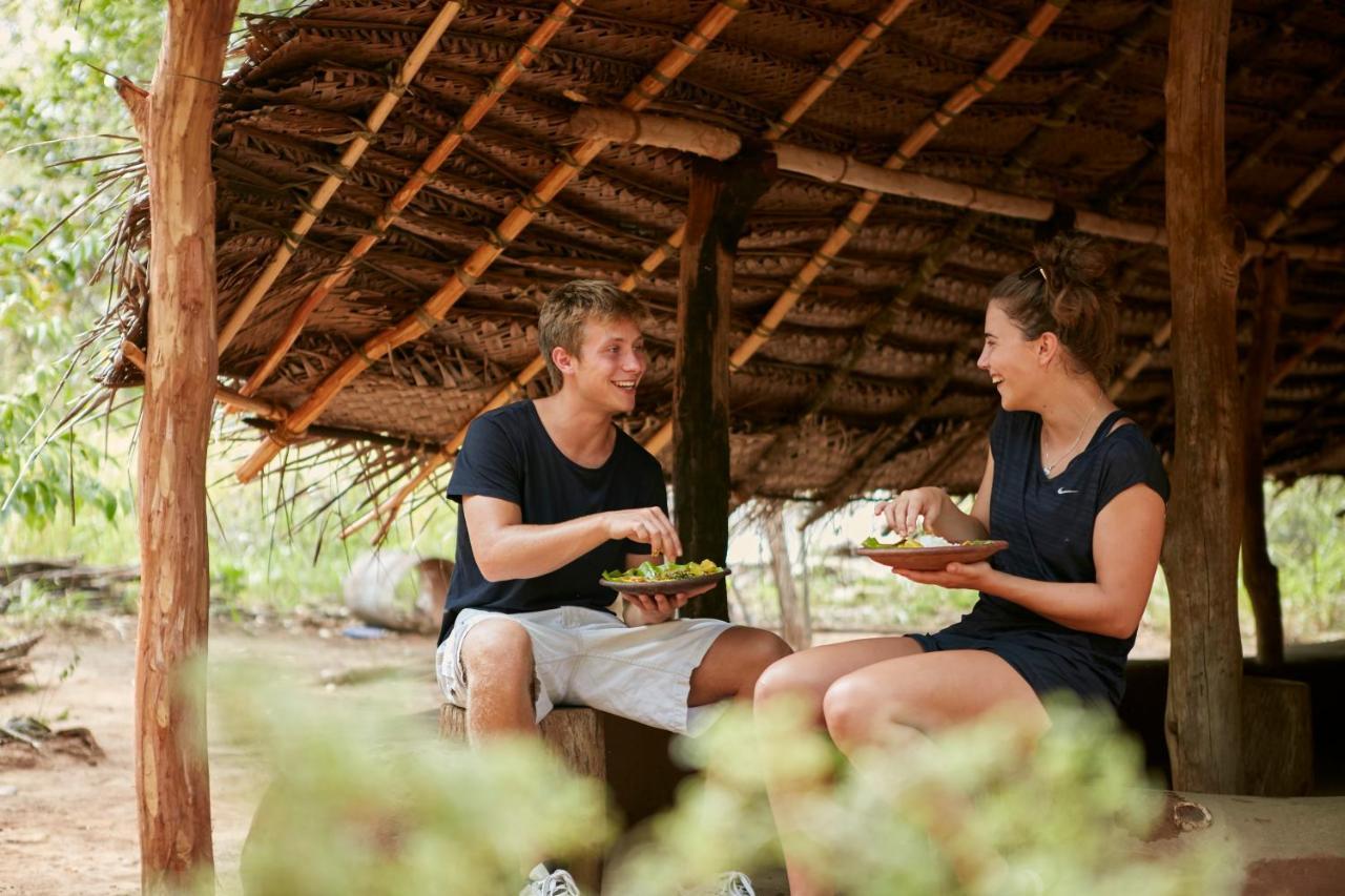 Hotel Sigiriya Exterior foto Visitors at the Stone Age Centre
