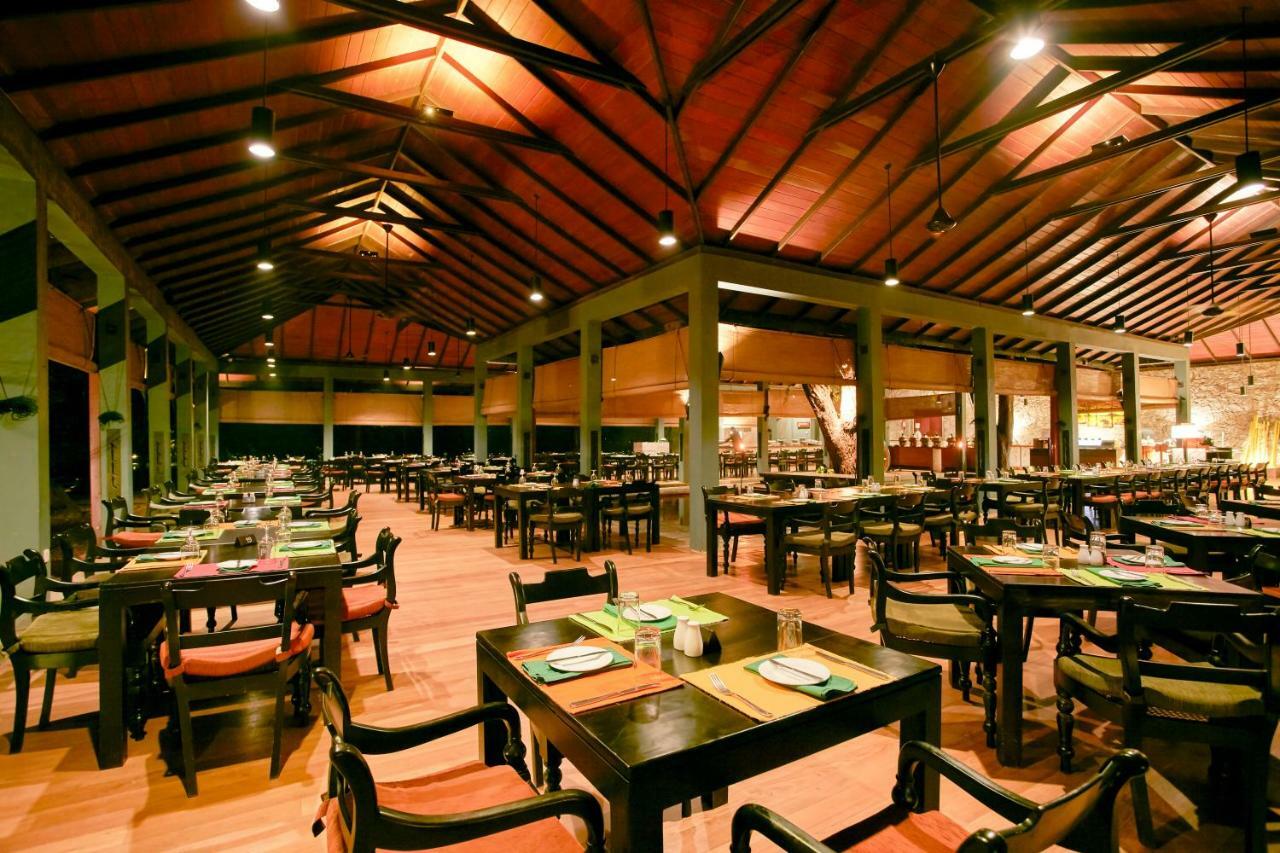 Hotel Sigiriya Exterior foto The interior of the restaurant