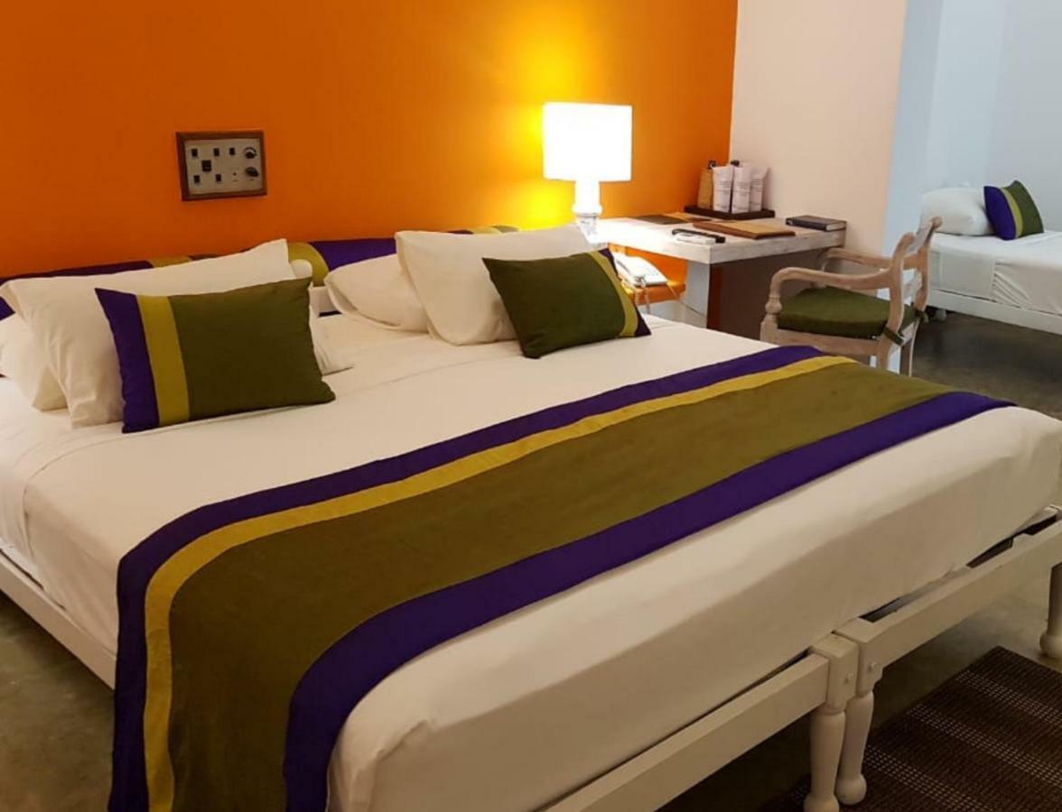 Hotel Sigiriya Exterior foto A bed runner